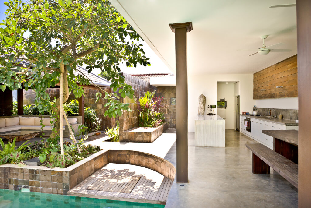 A tropical-looking open concept outdoor kitchen.