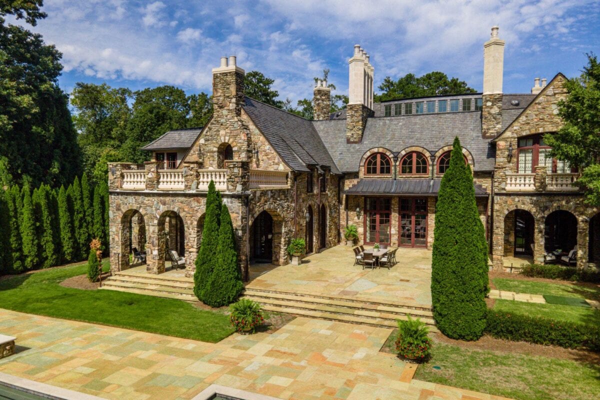 How to Plan a Luxury Outdoor Living Space